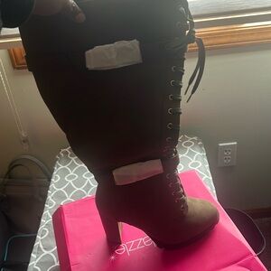 Boot size 10 shoe dazzle dark Oliver knee boots